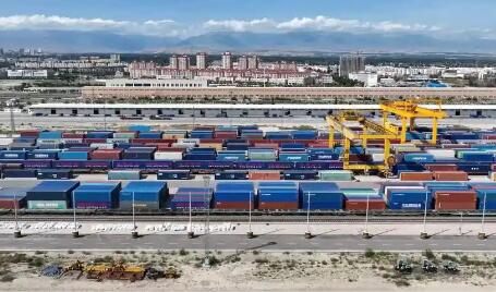 前三季度霍尔果斯口岸进出口货运量超3400万吨