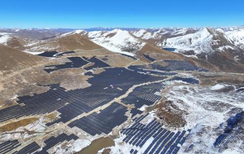 国家能源集团海拔最高集中式光伏实现首批投产发电