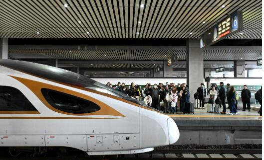 前10月全国铁路发送旅客39.5亿人次 创历史同期新高