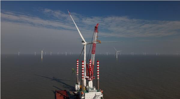 我国离岸距离最远海上风电项目全部风机吊装完成