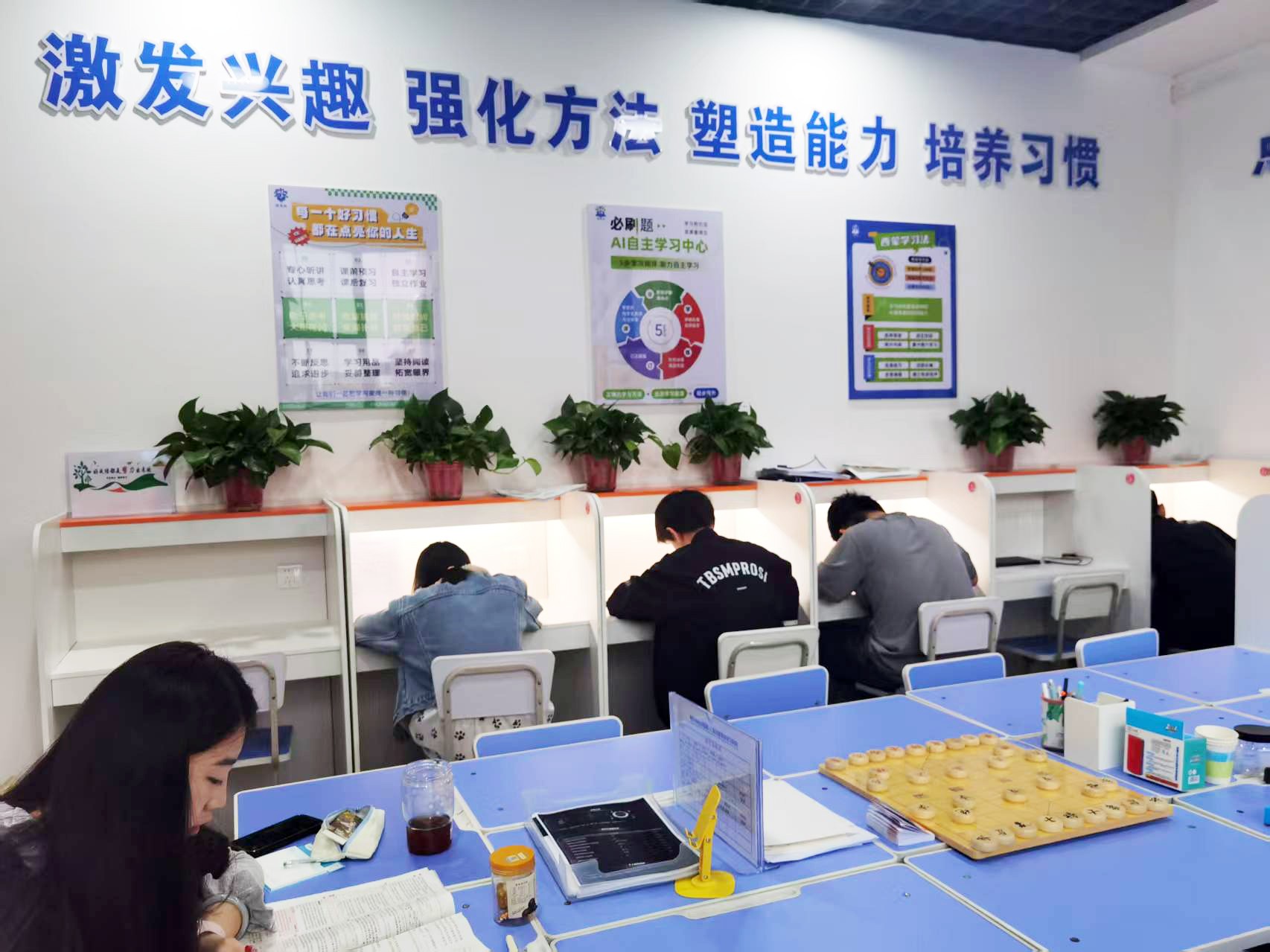 破局“纸面教育”：理想树AI自主学习中心“空间陪伴”的教育转型新模式