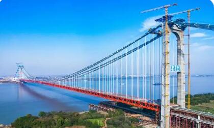 世界最大跨径的四主缆悬索桥成功合龙