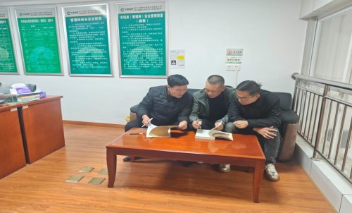 强化程序规范化意识 掀起法律法规专题学习热潮