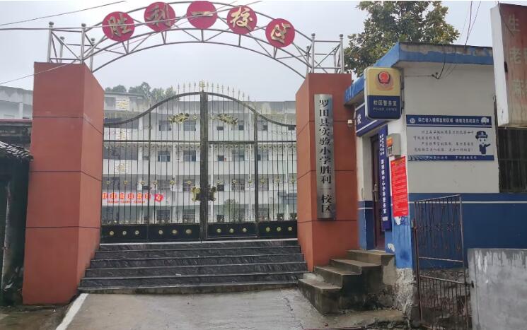 秋风送爱暖童心 一路陪伴助成长