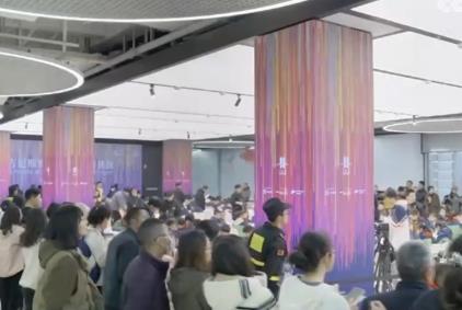 “首发经济”“银发经济”“夜经济”释放新活力 消费新引擎澎湃新动能