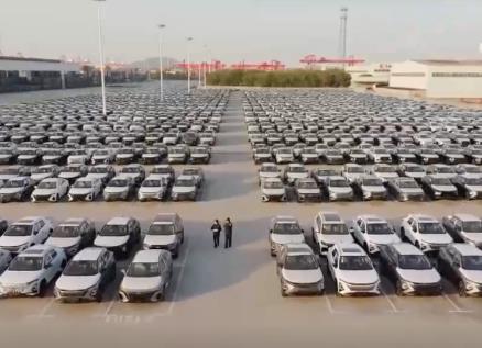 车企多元化布局“抱团”开拓外海市场 汽车出口向“新”向“绿”态势突出