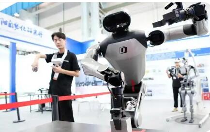 2025中国经济印记｜具身智能加速融入千行百业