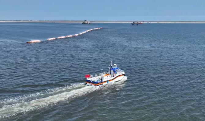 亚洲首艘自主研发耙吸式挖泥船无人测量艇投产