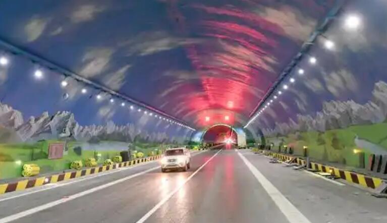 贯通天山！世界最长高速公路隧道“信号满格”