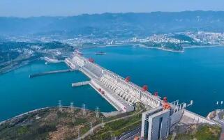 三峡集团：迎风踏浪书答卷