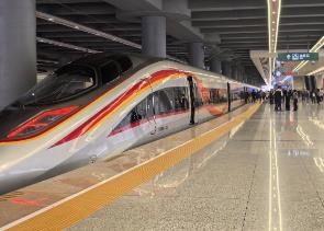 正式开通运营！广湛高铁首趟列车发出