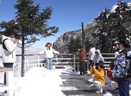 各地打造“冰雪+”消费新场景 激发消费活力