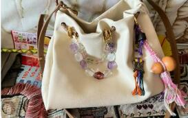 包挂上的新潮流——2025年消费升级里的情绪表达