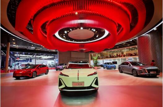 “洞见”创新 “红旗”飘扬——“红旗”品牌书写发展新篇