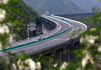 通车里程突破1万公里 河南为何“疯狂”修高速