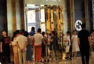 权威机构入局激活消费 奢侈品市场复苏，消费价值观重塑