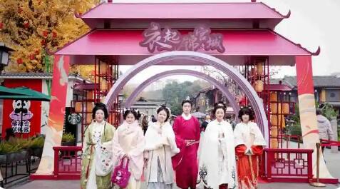 设计更精细 产业更完善　汉服“穿”出消费时尚