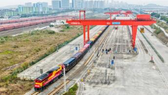 2026年首趟铁海联运“重庆造”新能源汽车专列启程