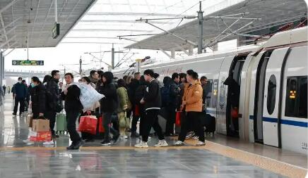 2025年全国铁路旅客发送量超45亿人次