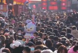 多地文旅“走心”出圈 中国经济持续“热辣滚烫”