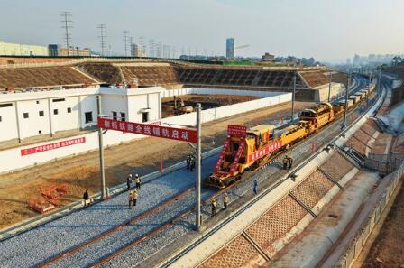 打造桂中腹地钢铁动脉！柳州至梧州铁路进入全线铺轨阶段