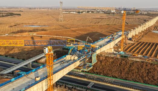 合武高铁庐安特大桥跨德上高速连续梁合龙