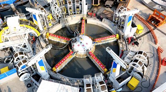 我国自主研制，全球最大直径竖井掘进机“启明号”始发