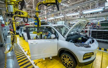 2025年汽车产销量再创历史新高 连续17年稳居全球第一