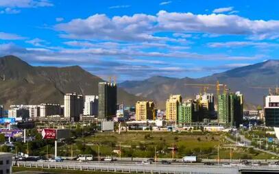 西藏拉萨市地区生产总值首次突破千亿元大关