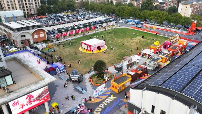 旧粮仓变身潮玩地：老建筑焕新激活城市消费新动能