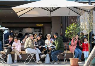 在规范中聚起外摆经营烟火气 上海激发消费新活力