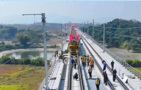 工程进度不断刷新 全国铁路建设开年提速