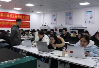 “技能照亮前程”行动：助力技能培训“精准化”