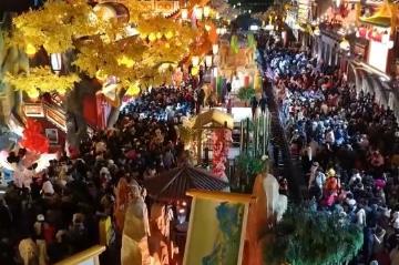 中国经济“主引擎”动力足：消费贡献率52% 新动能蓬勃增长