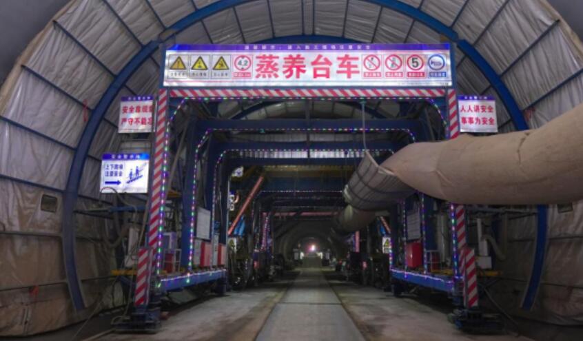 延榆高铁延安段首座隧道顺利贯通