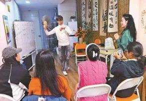 年轻人上夜校 为悦己“充电”