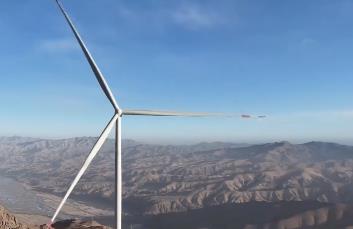 我国西北地区最高风电项目首批风机并网