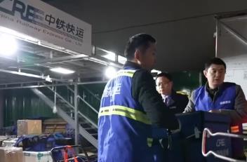 从生态牧场到烟火餐桌浓浓年味传递千家万户 高铁快运助力特色食材“朝发夕至”