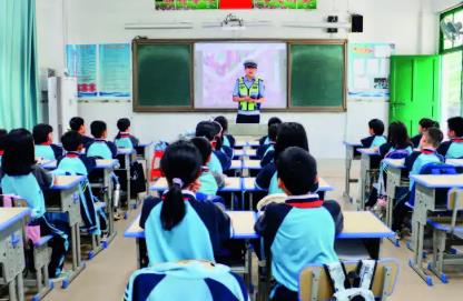 四川推出青少年“法治护航·成长赋能”行动　确保中小学校“一校一警”