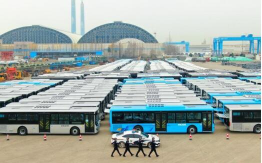 220辆国产客车从扬州港“登”船出海启程赴阿尔及利亚