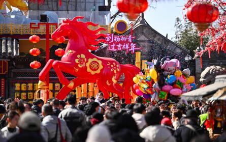 春节假期消费市场观察：“市面”红火 “新潮”涌动