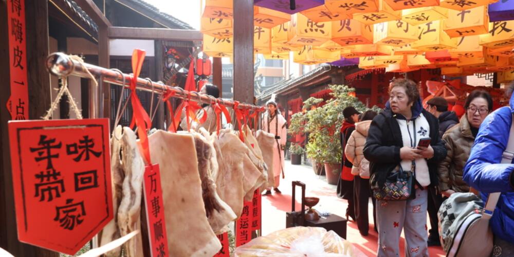 多行业深度融合 品质体验双提升 春节消费市场“马”力十足