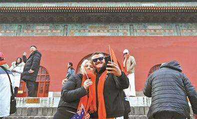 外国游客扎堆北京过年 中国年味儿成功圈粉全球游客