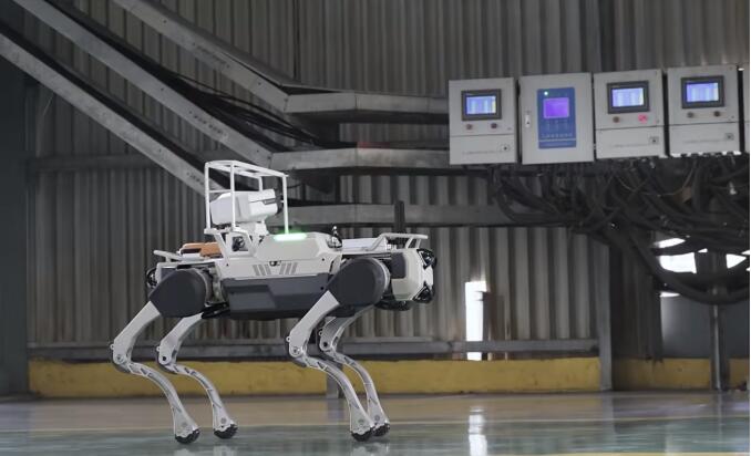 云深处科技机器狗进驻宁波钢铁 助力高炉巡检迈入智能化新时代