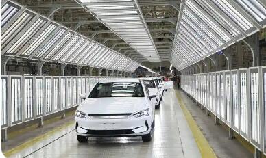 锂价上行、芯片供应趋紧、购置税调整  三重压力倒逼汽车产业链加速重构