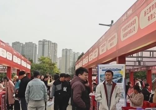 “线上+线下+AI智能”融合助力“春风” 各地复工复产按下“加速键”