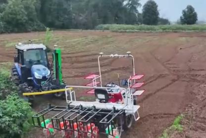 “智慧”春耕春管抢农时 农技人员田间“把脉”护航丰收