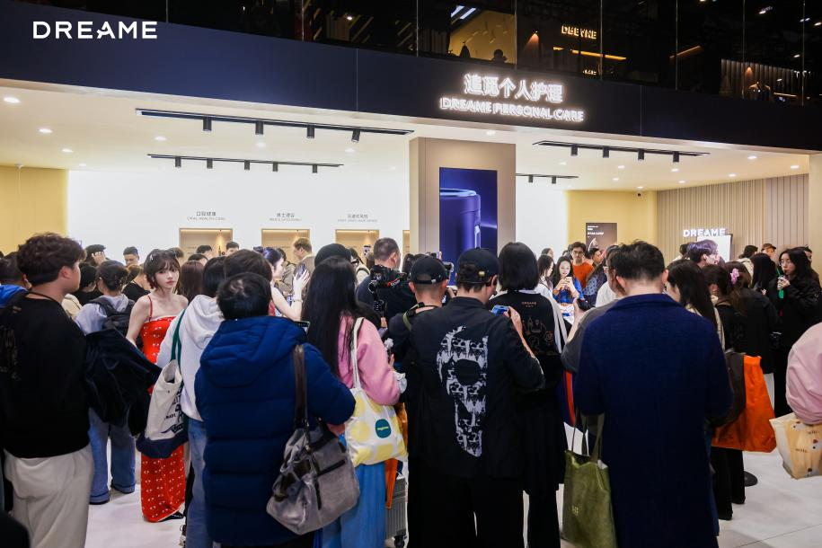 展台现场大排长龙，头部媒体争相报道，追觅个护成2026AWE“顶流”