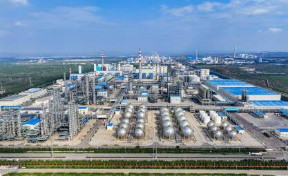 内蒙古：万亿化工集群跑出“骏马速度”