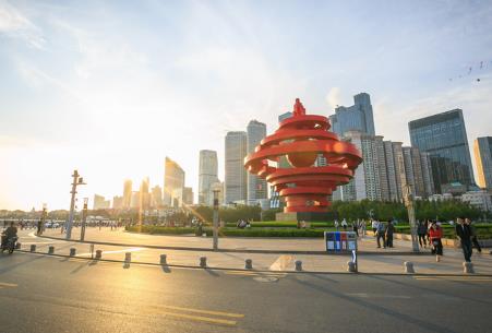 从“政策招商”到“场景招商”：青岛的3000亿城市雄心